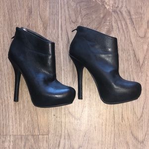 Black ankle booties size 5.5